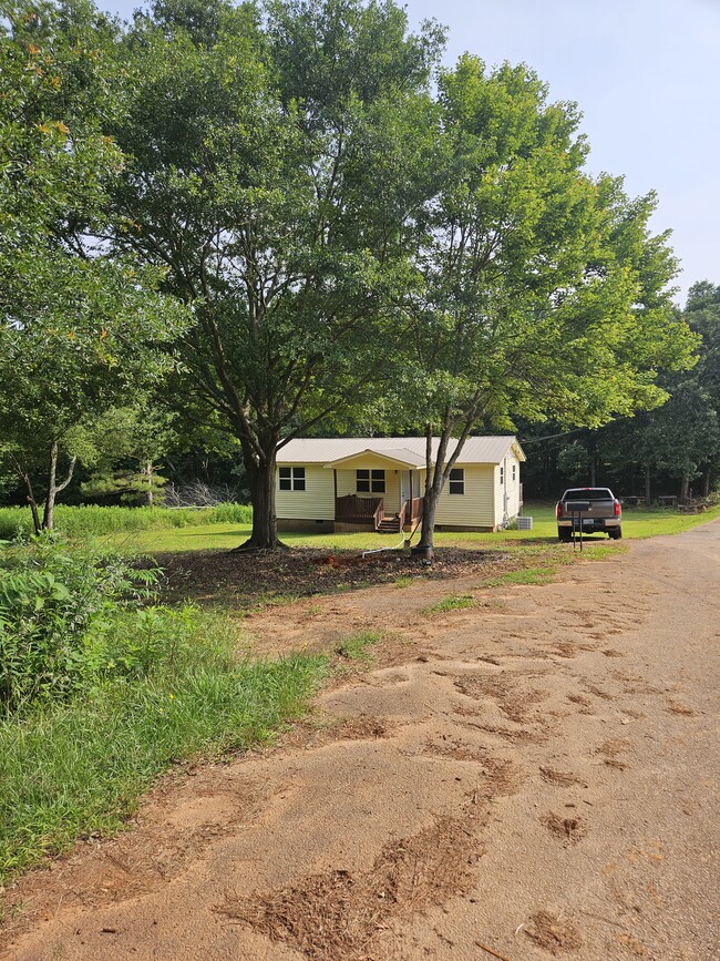 Building Photo - 305 Scott Town Dr