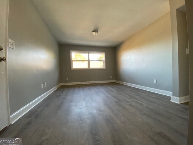 Photo - 536 College St