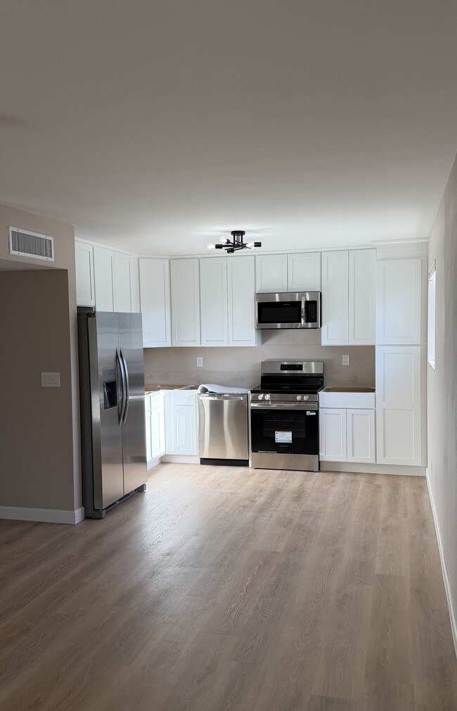 416 W 10th St Unit #1