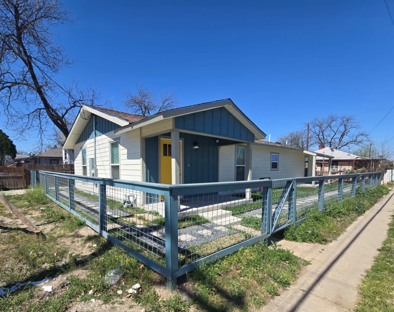 Photo - 629 S Gevers St