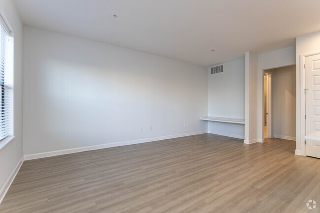 1BR, 1BA - 750 SF - B1