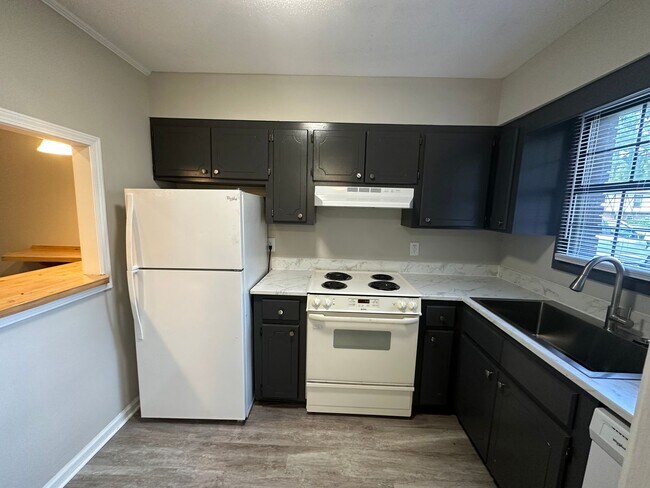 Photo - 2 bedroom 1.5 Bath Townhouse Village Green