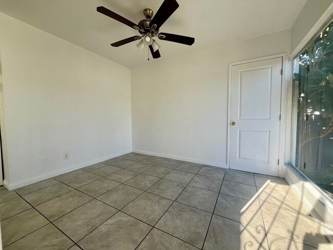 Photo - Ing-10523-25 Unit 10525