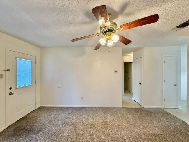 Photo - Available! 2 Bedroom 1 Bath Close to Everything! Longview, TX!