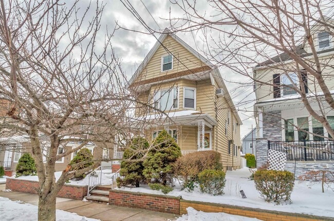 Building Photo - 28 W 37th St Unit 3