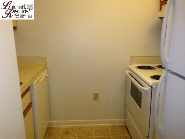 Photo - 1600 Park Cir