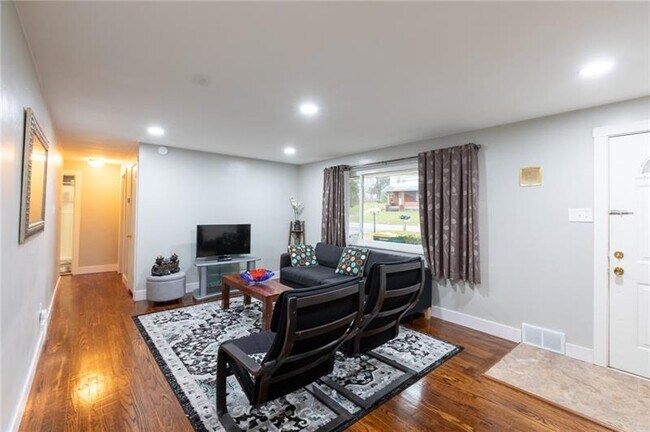 Photo - 2413 Nicholson Rd