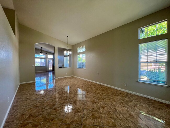Beautiful and Spacious Single Story 4 bed/... - Beautiful and Spacious Single Story 4 bed/... House