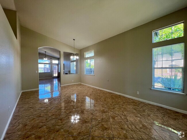 Building Photo - Beautiful and Spacious Single Story 4 bed/... Rental