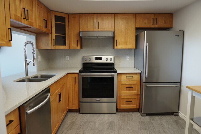121 10th St