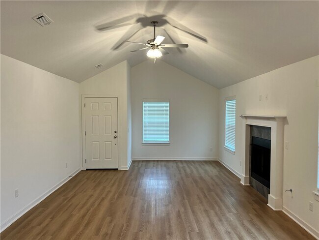 Photo - 590 N Cresswell Dr