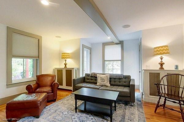 Photo - 300 Broadway