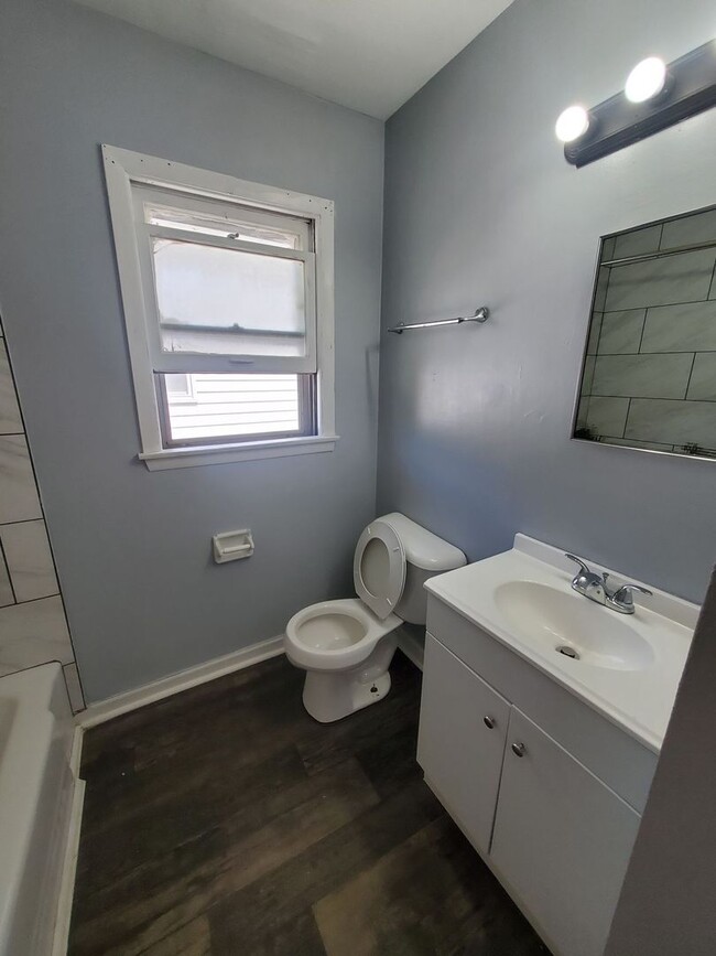 Photo - 5832-5834 N 93rd St. (Duplex) Unidad 5834 (Upper)