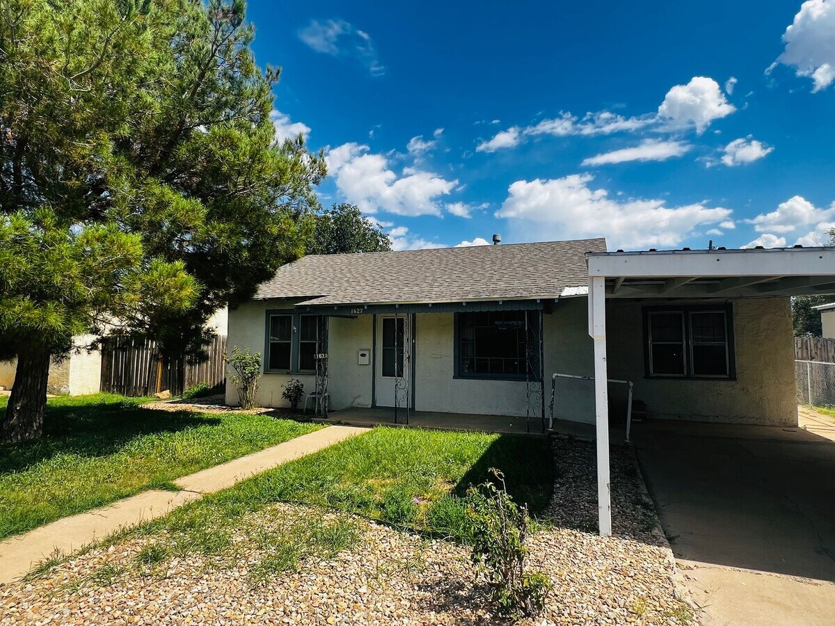 2BD/2BA With 2 Living rooms! House House Rental in Portales, NM