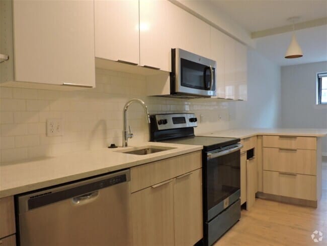 Building Photo - 13 Soden St Unit 1 Rental