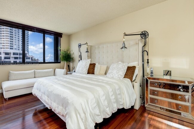 Photo - 520 Brickell Key Dr Unit A1604