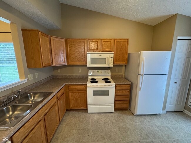 Photo - 829 Jack Pine Dr