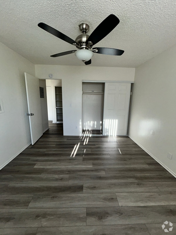 Building Photo - 311 W Lancaster Blvd Rental