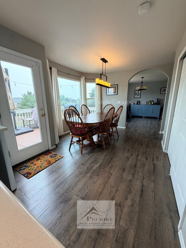Photo - 7927 Buschborn Rd
