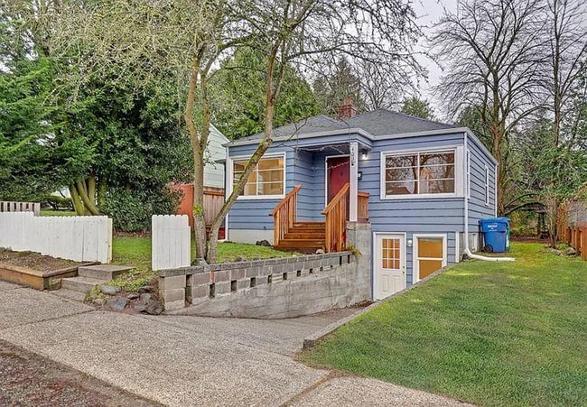 Building Photo - Great Northgate/Maple Leaf location - cute... Rental