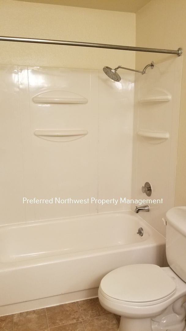 Photo - 4618 Aster St