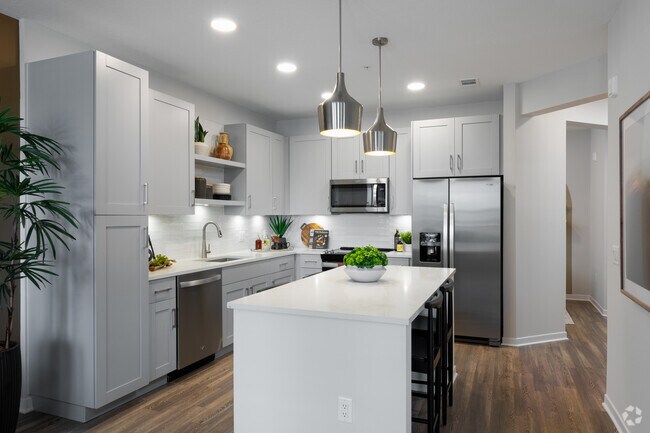 1BR, 1BA - 897SF