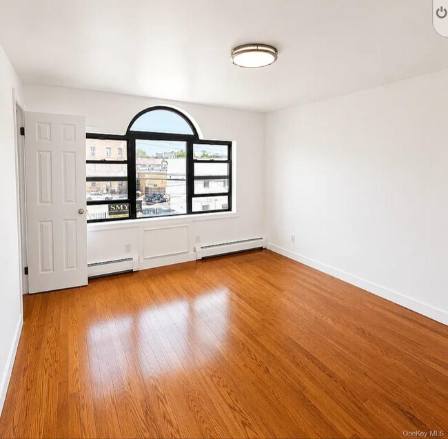 Photo - 147-15 Elm Ave