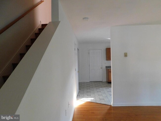 Photo - 230 Waterford Ln