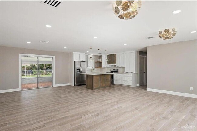 Photo - 17 E Walnut Ave