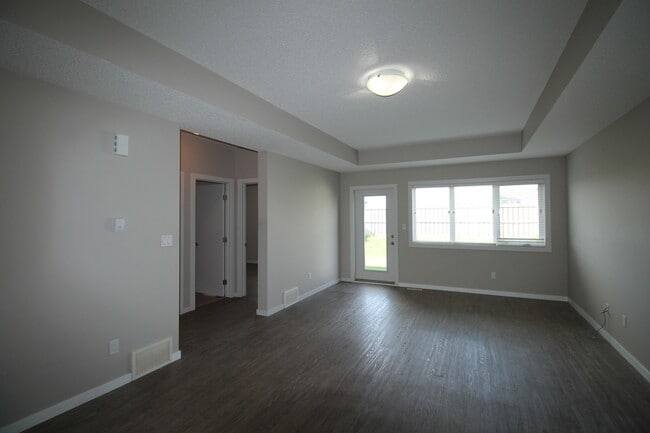 Photo - 3938 Claxton Loop SW