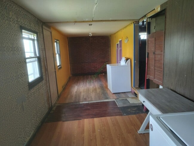 Photo - 418 W 7th St