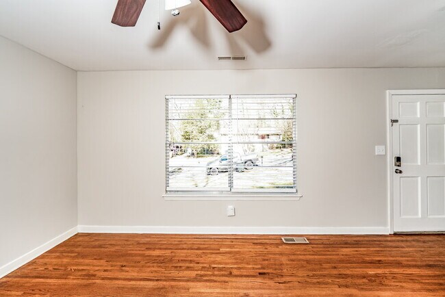 Photo - 204 Cathy Ln