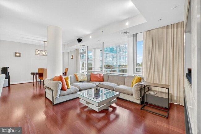Building Photo - 6820 Wisconsin Ave Unit 4006