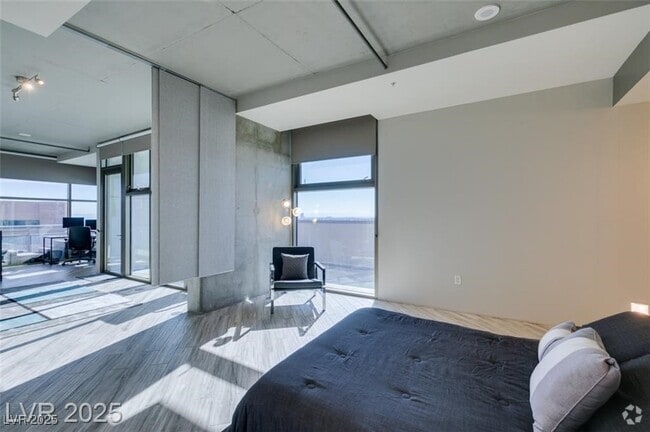 Building Photo - 353 E Bonneville Ave Unit 816 Rental