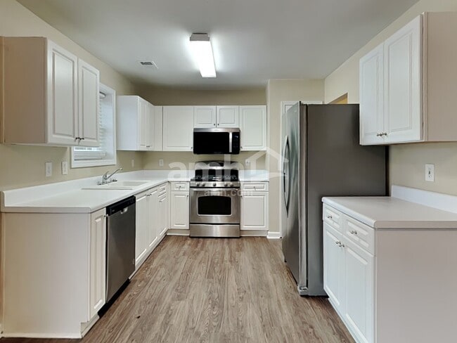 Photo - 200 Crossview Dr