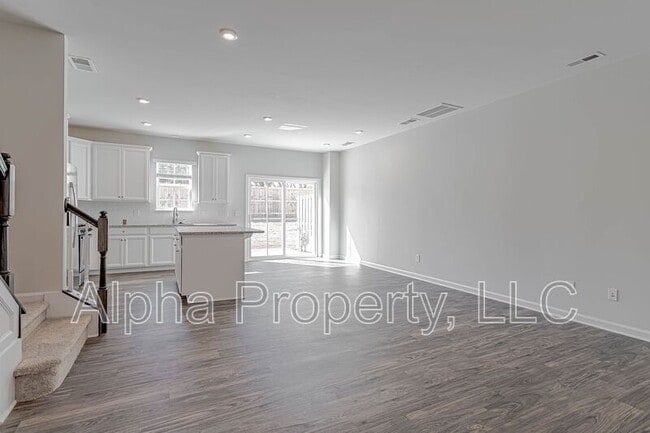 Photo - 522 Huntingdale Pl