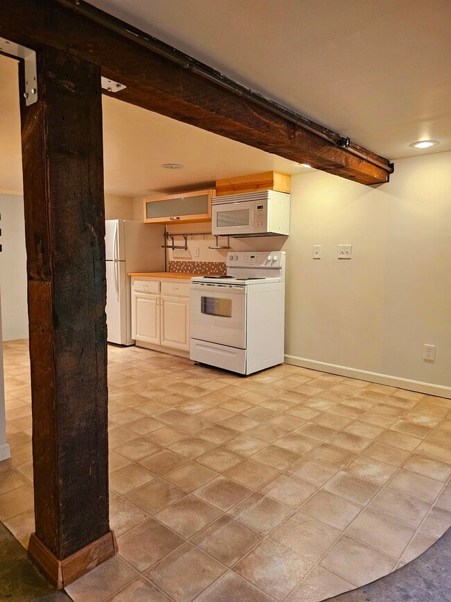 Photo - 309 NE Graham St Unidad B