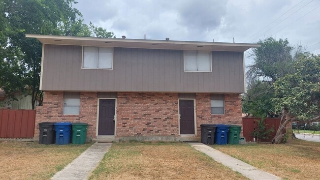 Building Photo - Southtrail Dr 501/503 Unit 503