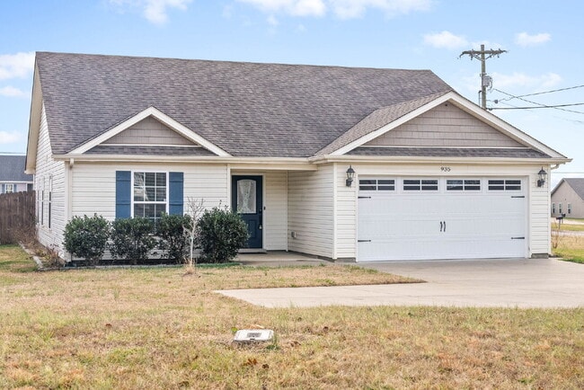 Photo - RANCH with huge, fenced yard on a corner lot!! Minutes to Fort Campbell, I-24, Clarksville, and a...