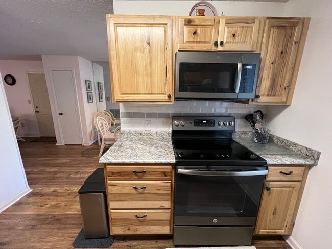 Photo - FURNISHED 2 BEDROOM/2 BATH UNIT 2ND FLOOR