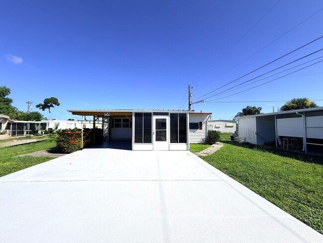 Building Photo - FIRST MONTH RENT FREE! 2/1.5 IN N. FT. MYERS QUIET COMMUNITY!