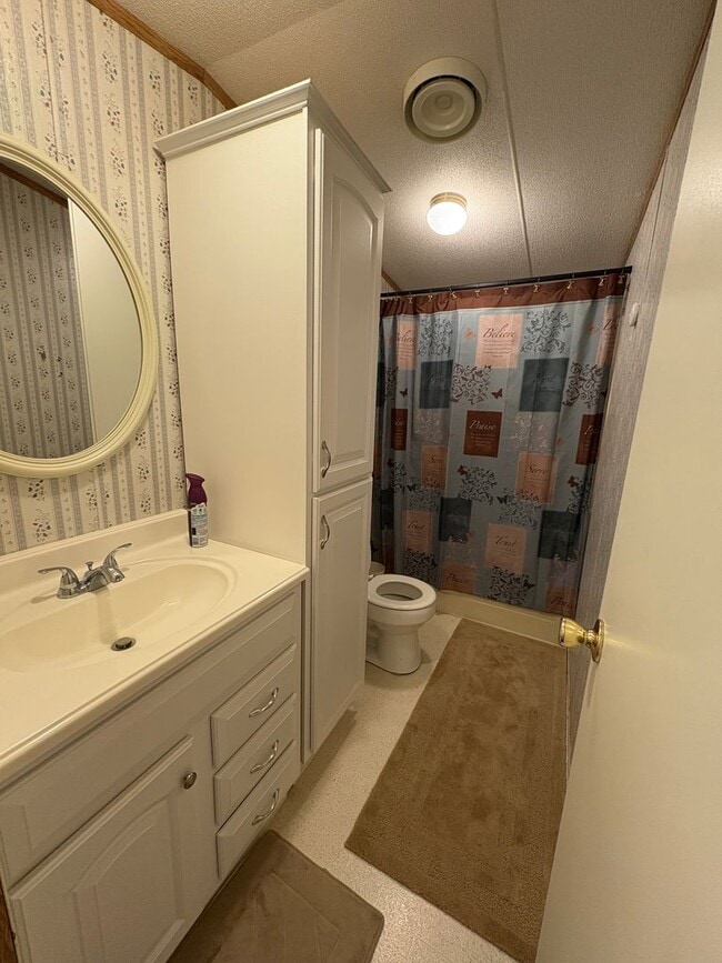 Photo - 3 Bedroom in Crawfordville Available Now!