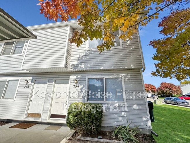 Photo - 254 Elbridge St E