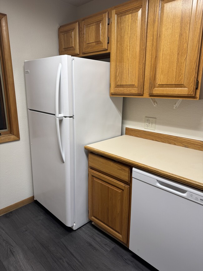 Kitchen - dishwasher - 1273 Yellowstone Ave Unit Great Condo wAll Util inc