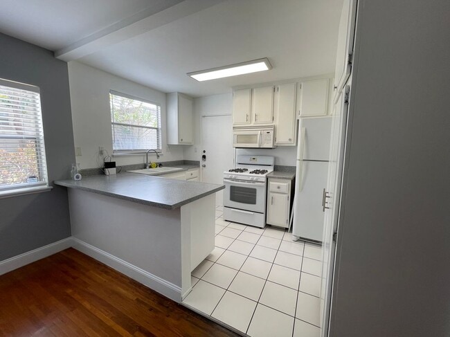 Photo - 5870 Bowcroft St Unidad 2