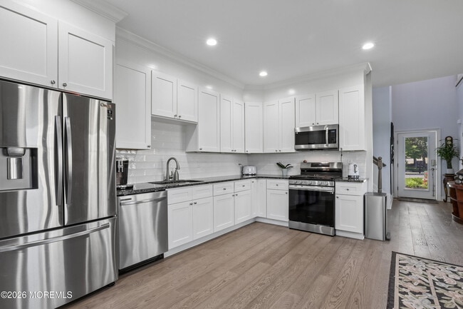 Photo - 112 Hedgerow Ln