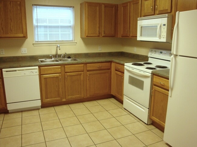 Photo - Condominium in Academy Commons Unidad B