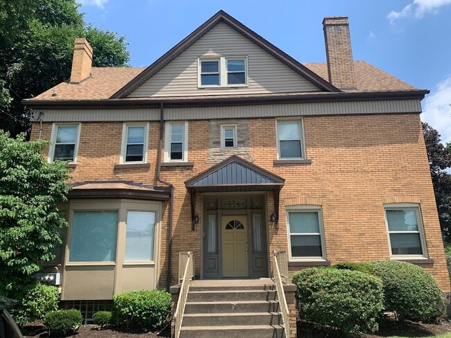 Building Photo - Fantastic Location in the Heart of Squirrel Hill!