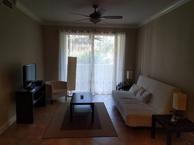 Photo - 3210 Renaissance Way Unidad 210