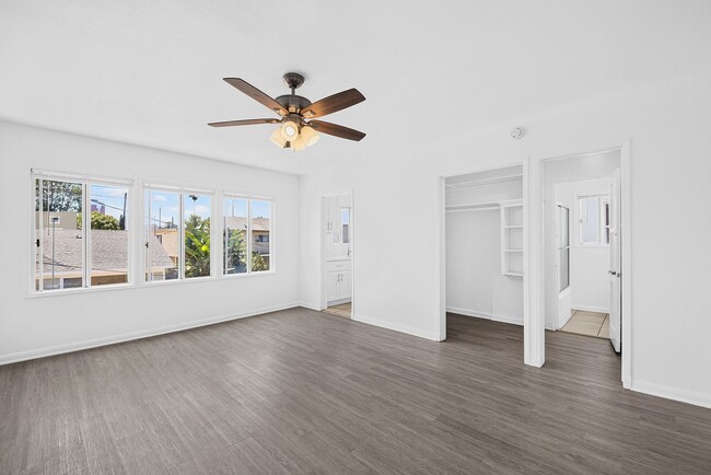 Photo - 530 W 9th St Unidad 08